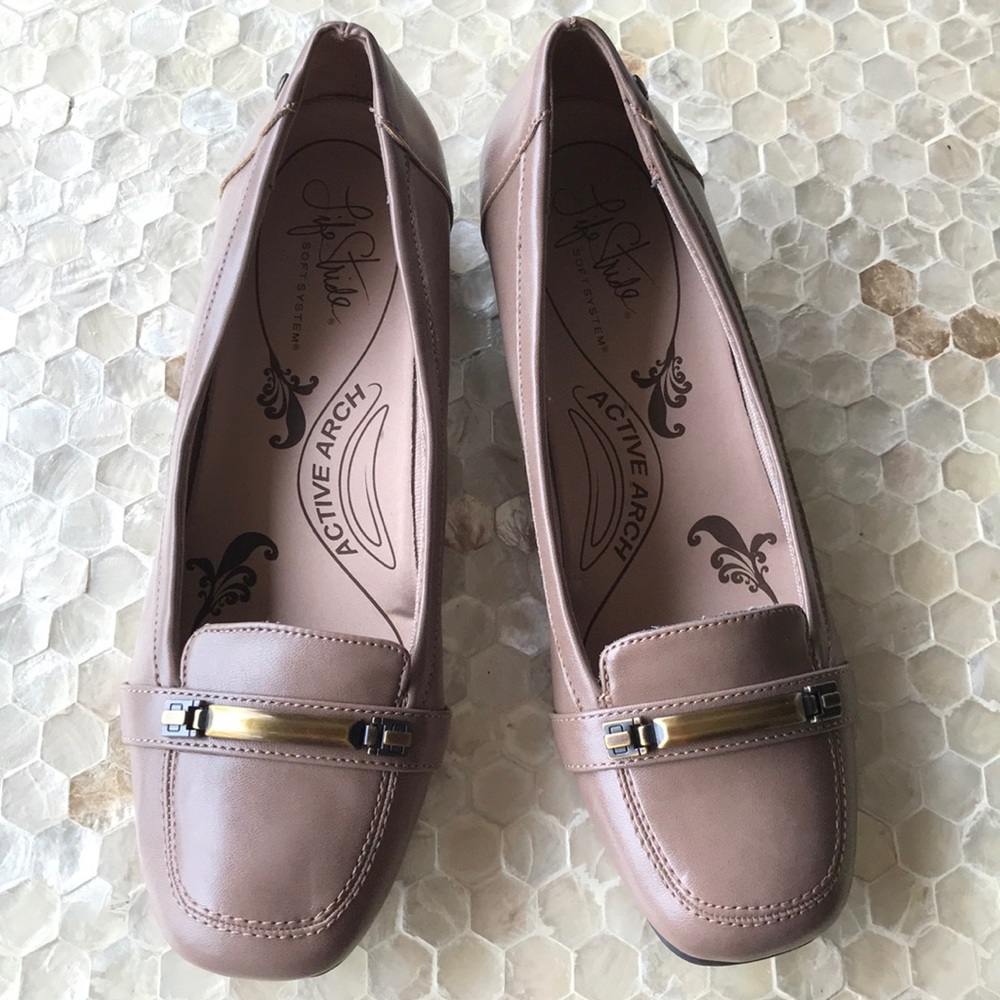 NWOB Life Stride Soft System Brown Shoes Size 10